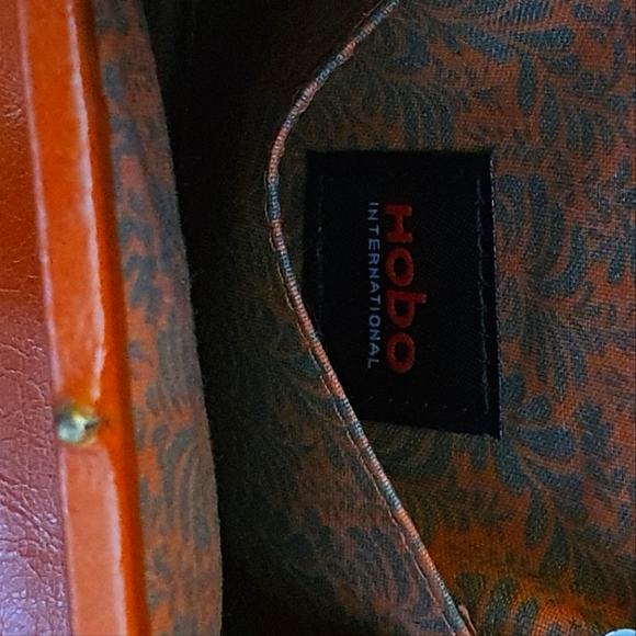 🆕 HOBO Mini Crossbody Leather Bag with Long Chain Strap. NWOT - Picture 3 of 9